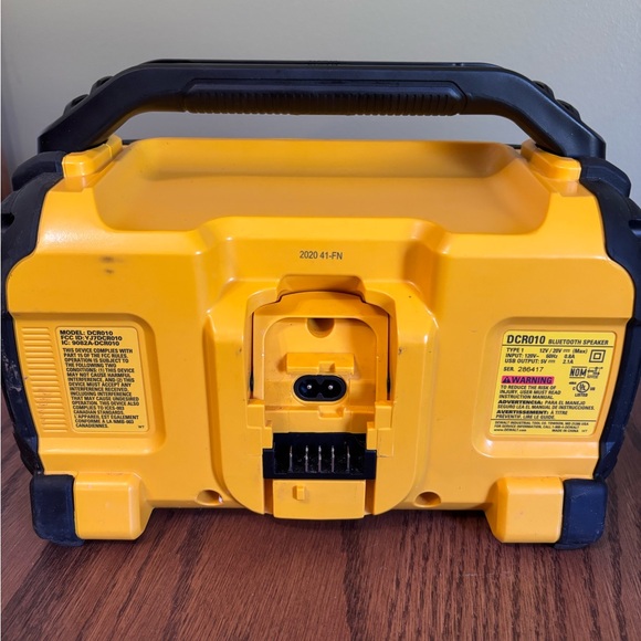 Dewalt DCR010 Bluetooth speaker - Picture 2 of 3